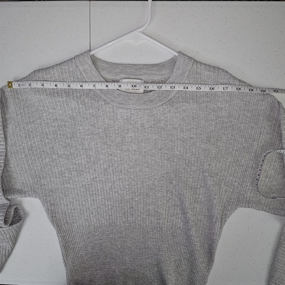 Pink Rose Light Gray Knit Cropped Crewneck Sweater Top - Picture 4 of 9